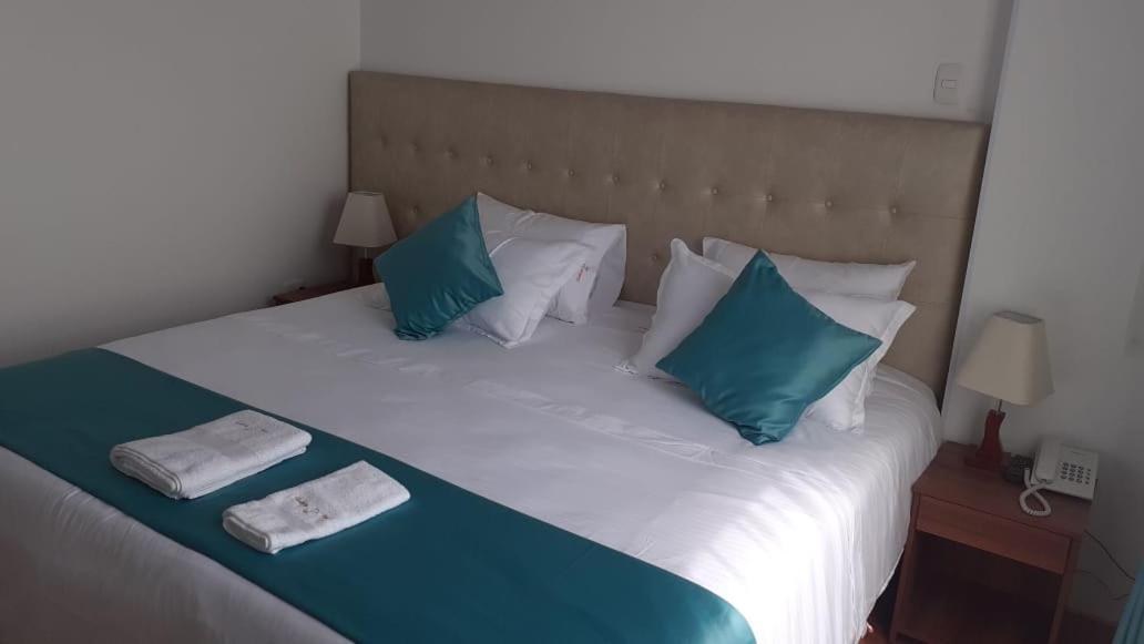 Hotel En Bogota - Fontana Di Trevi Екстериор снимка